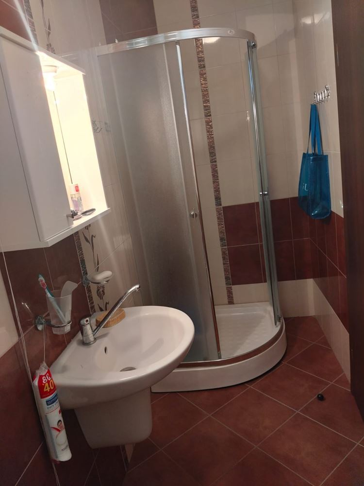 Prostorný třípodlažní rodinný dům v centru Ravdy – komfort, prestiž a plná samostatnost