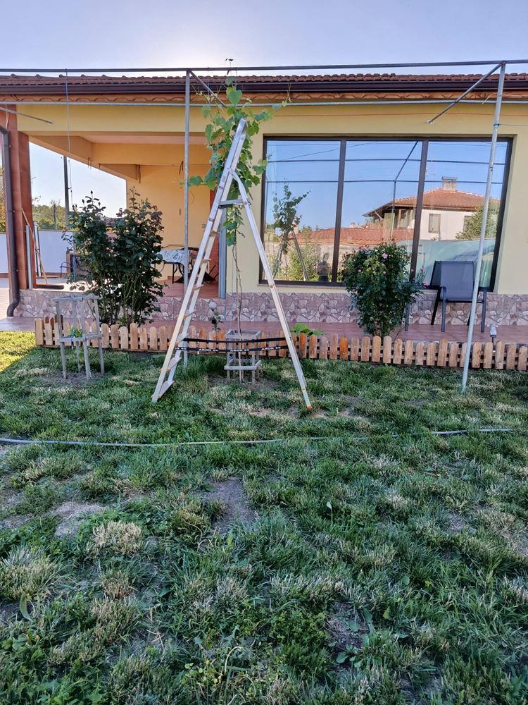 Krásný jednopodlažní dům s velkou zahradou v srdci Strandže – útulnost, příroda a klid nedaleko Burgasu