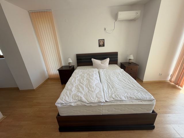 Dvoupodlažní dům v moderním komplexu u Slunečného pobřeží – komfort, klid a výborné prostředí pro bydlení