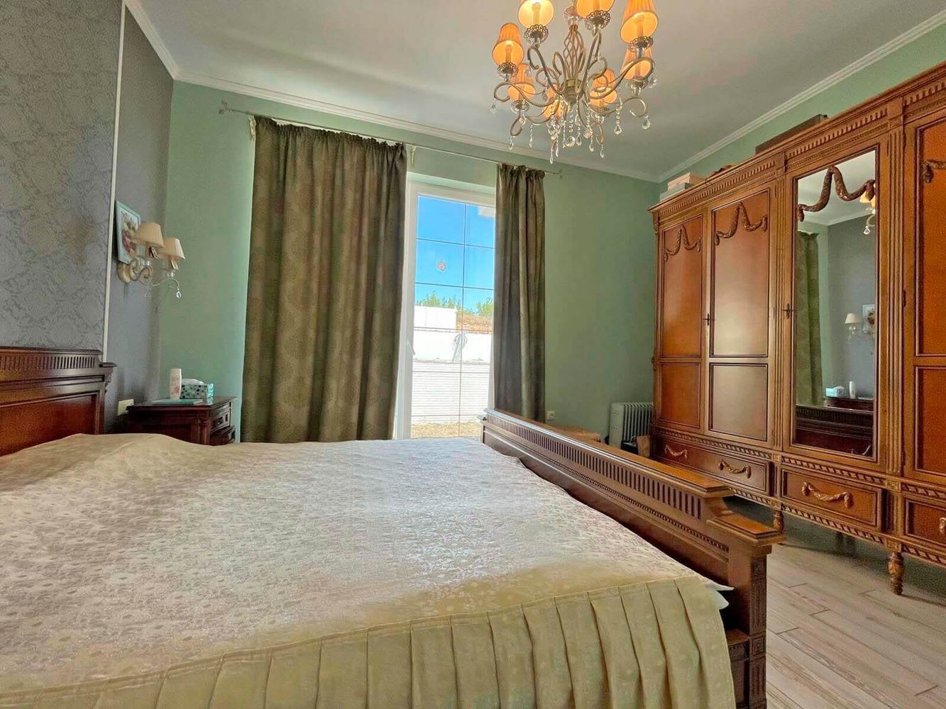 Luxusní dům s bazénem a panoramatickými výhledy v Košarici – pouhých 5 minut od Slunečného pobřeží