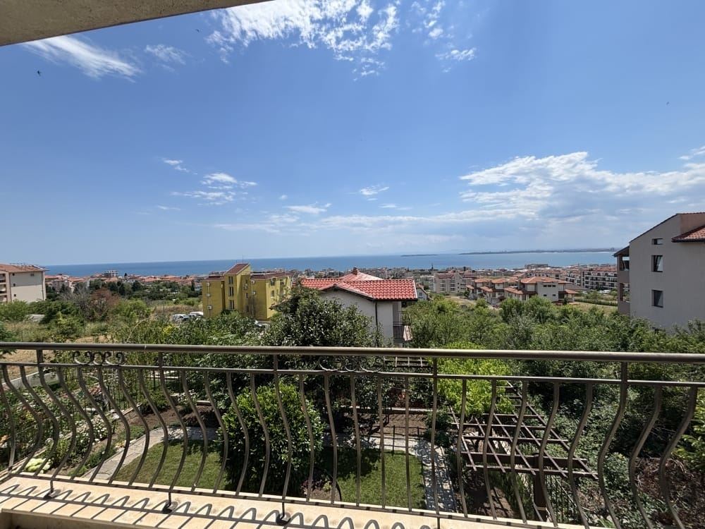 Samostatně stojící dům s panoramatickým výhledem na moře a vlastním pozemkem ve Sveti Vlas