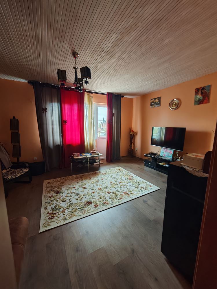 Samostatný dvoupodlažní dům s velkou zahradou a vinicí v obci Poroy – prostor, pohodlí a klid