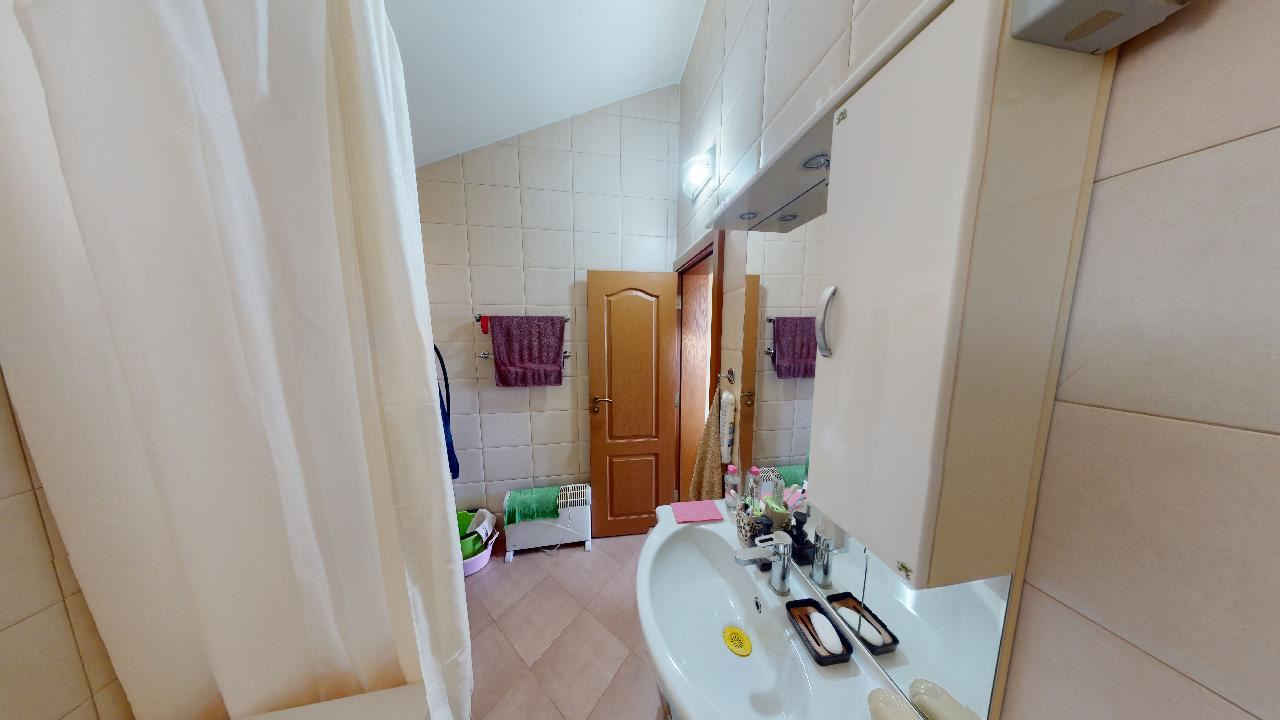 Třípatrový dům s bazénem a panoramatickým výhledem – jen 3 km od Sunny Beach