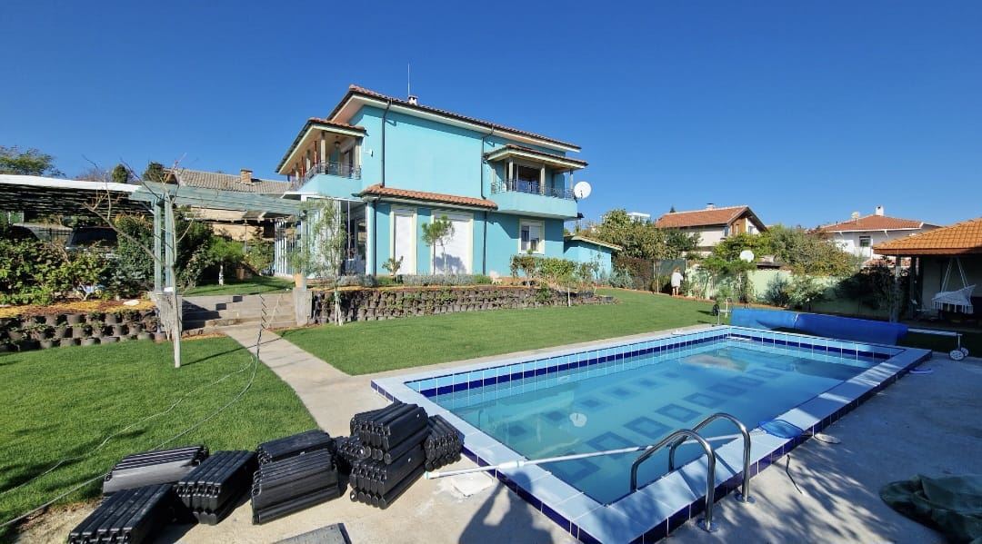 Moderní samostatný dům s panoramatem na moře a vyhřívaným bazénem v Chervenka, Chernomorets