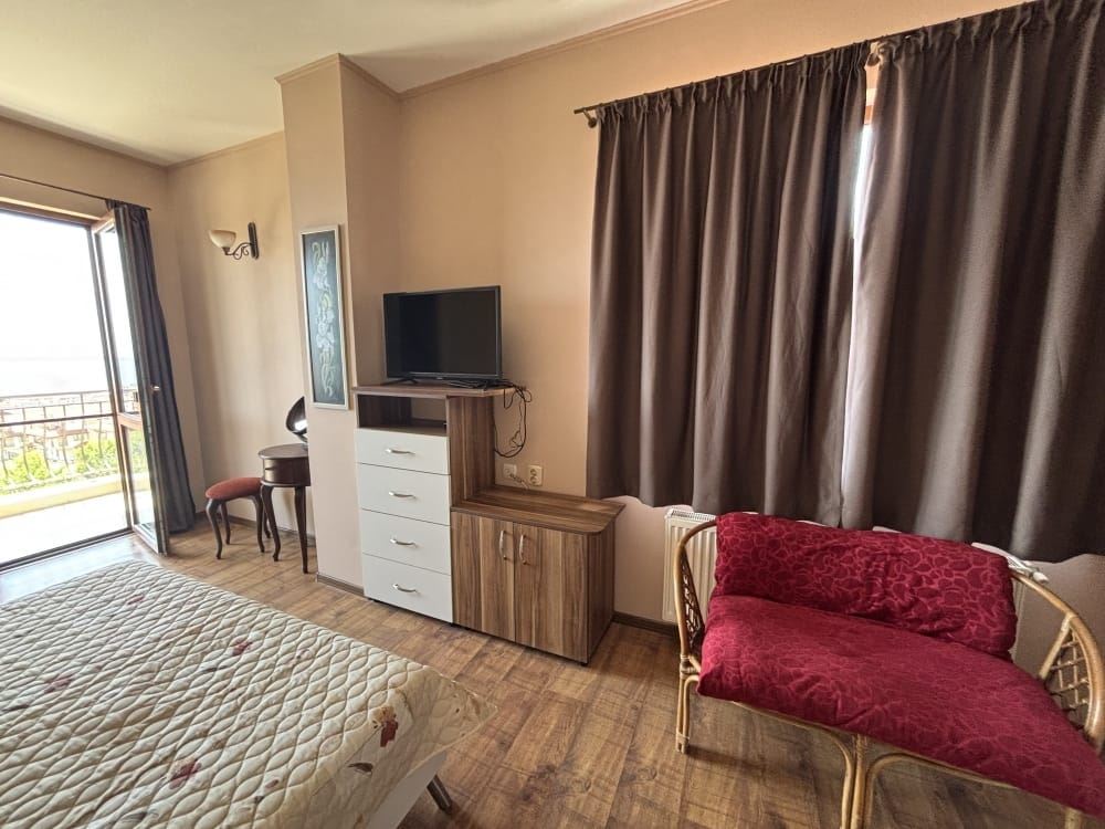 Samostatně stojící dům s panoramatickým výhledem na moře a vlastním pozemkem ve Sveti Vlas