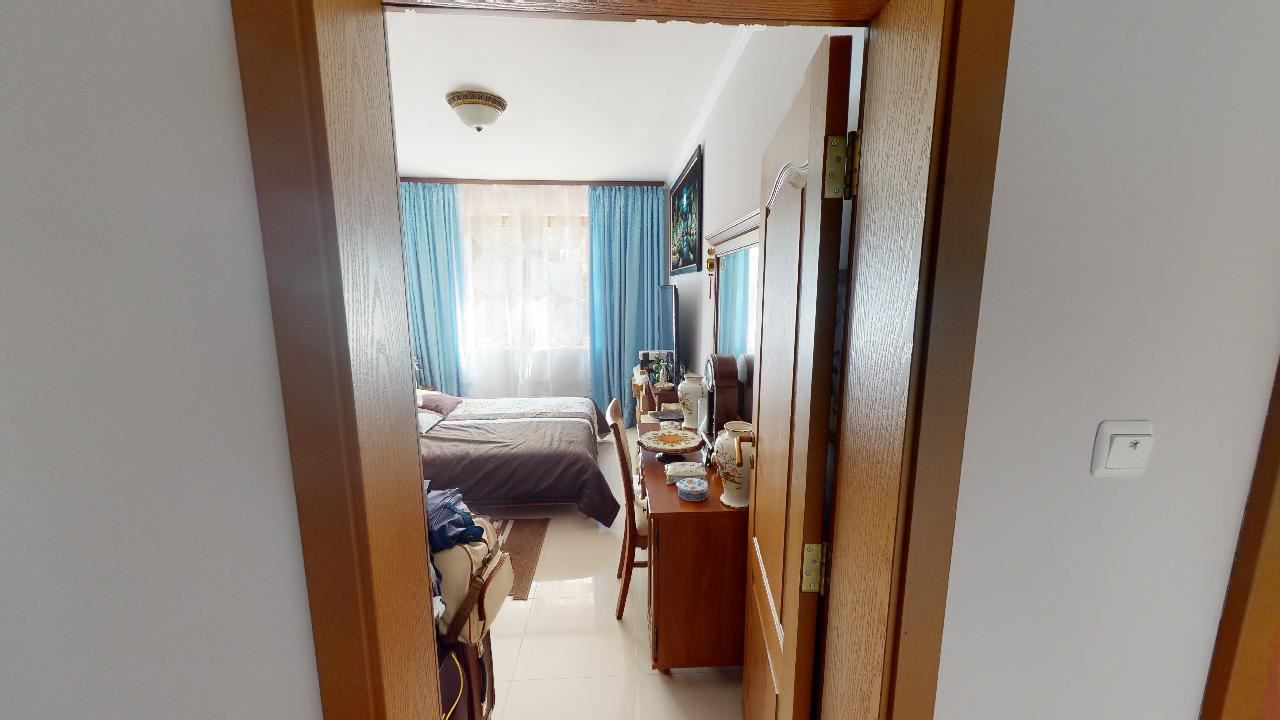 Třípatrový dům s bazénem a panoramatickým výhledem – jen 3 km od Sunny Beach