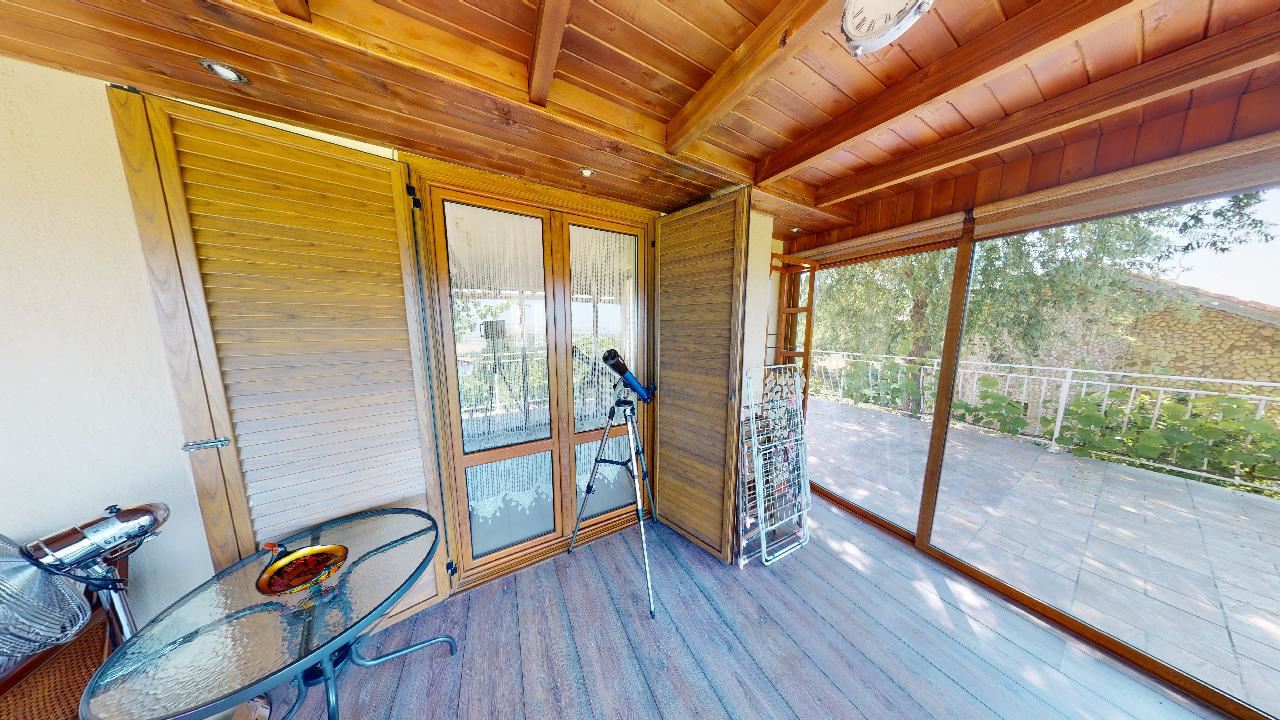 Třípatrový dům s bazénem a panoramatickým výhledem – jen 3 km od Sunny Beach