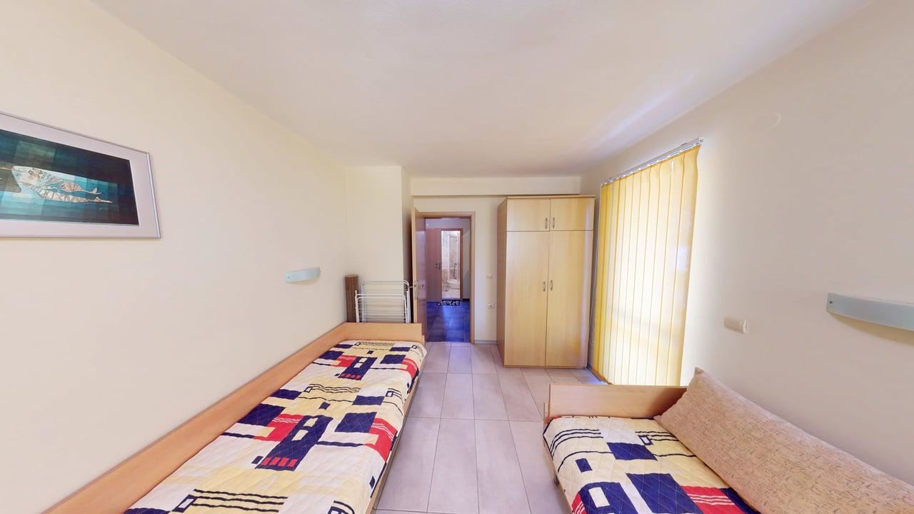 Panoramatický čtyřpatrový dům se 8 ložnicemi a výhledem na moře v letovisku Slunečný břeh – bez poplatku za údržbu