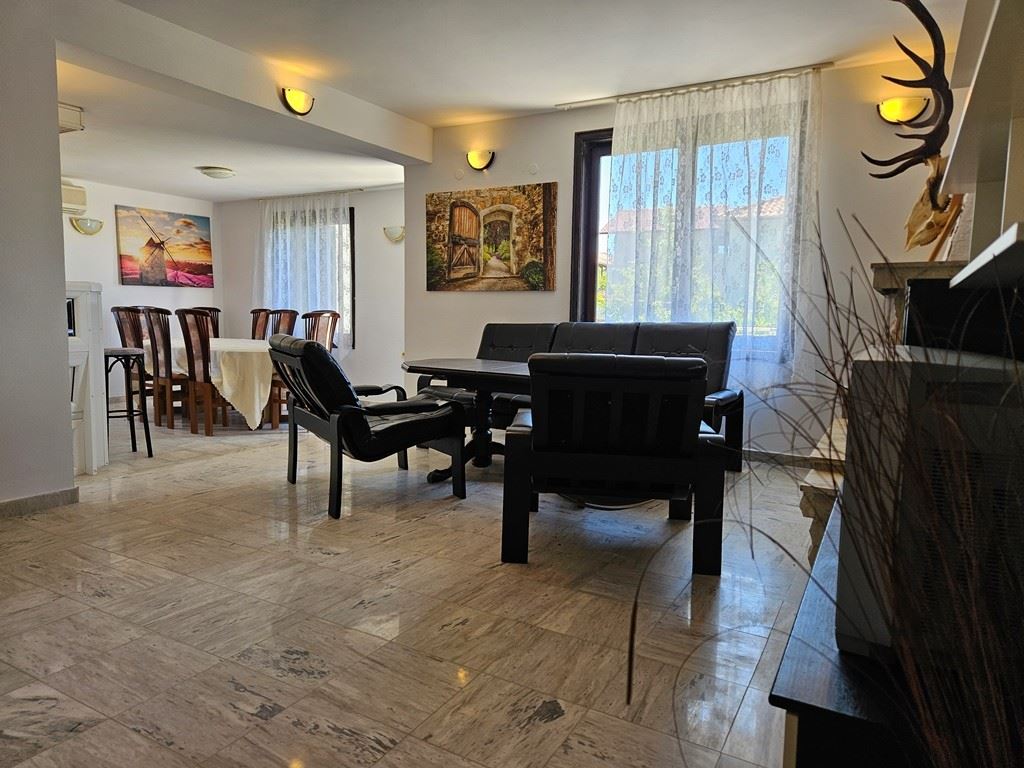 Prostorný samostatný dům s panoramatickým výhledem v Kosharitsa