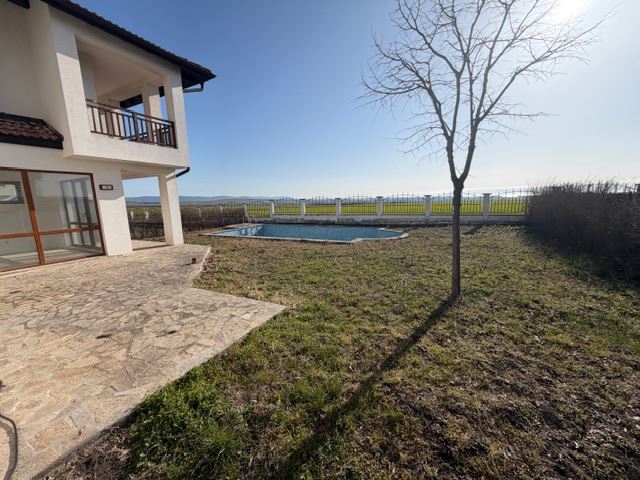 Luxusní dvoupatrový dům s výhledem na moře v Aheloy