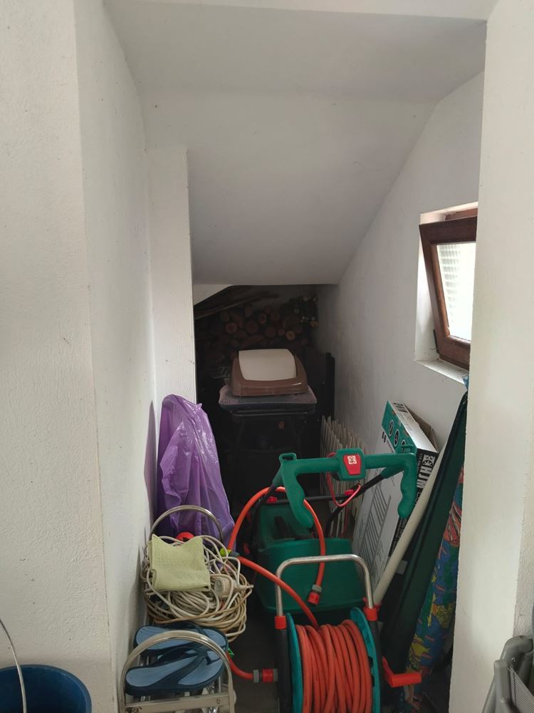 Prostorný třípodlažní rodinný dům v centru Ravdy – komfort, prestiž a plná samostatnost