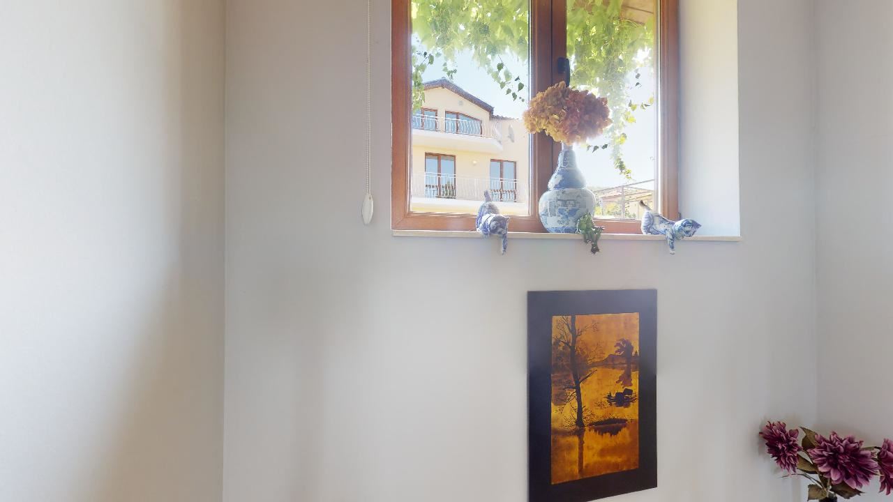 Třípatrový dům s bazénem a panoramatickým výhledem – jen 3 km od Sunny Beach