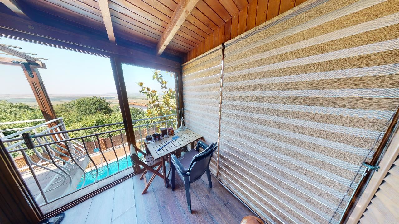 Třípatrový dům s bazénem a panoramatickým výhledem – jen 3 km od Sunny Beach