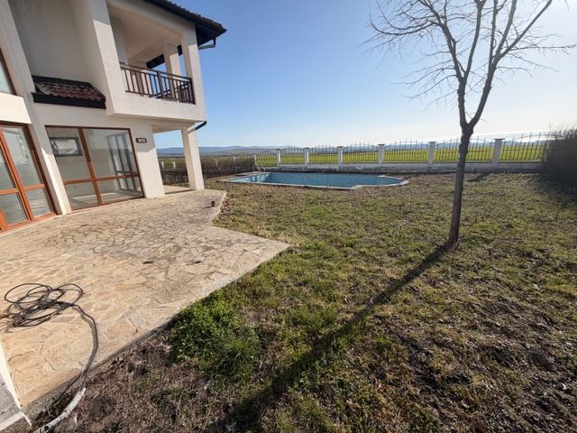 Luxusní dvoupatrový dům s výhledem na moře v Aheloy