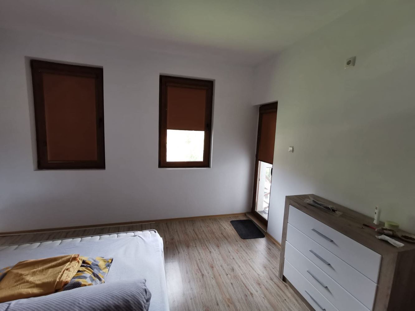 Dvoupodlažní samostatný dům v obci Goritsa – plně zrekonstruovaný domov se zahradou a krásnou verandou