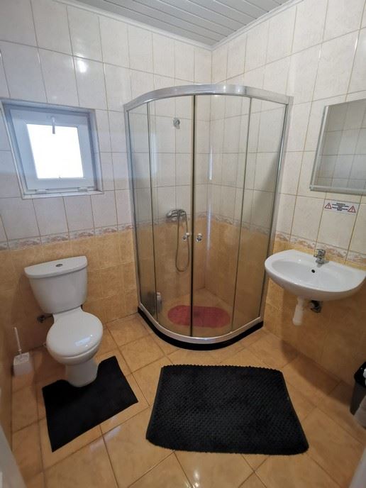 Prostorný jednopodlažní dům s panoramatickým výhledem v eko-komplexu na pohoří Balkán