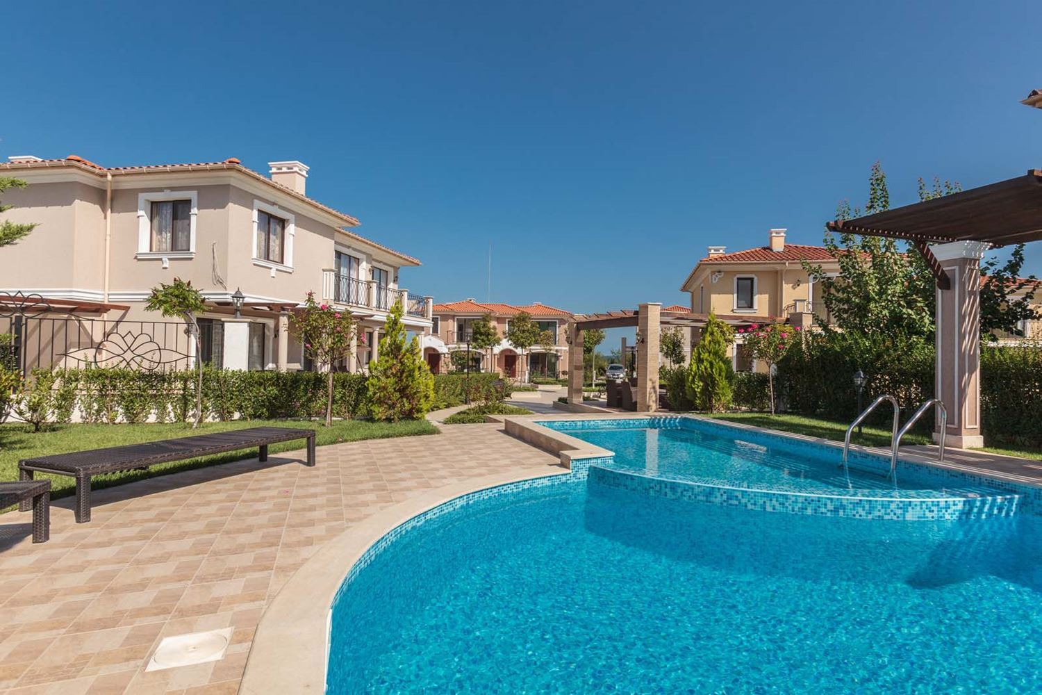 Luxusní dvoupodlažní dům v prestižním komplexu v Pomorie