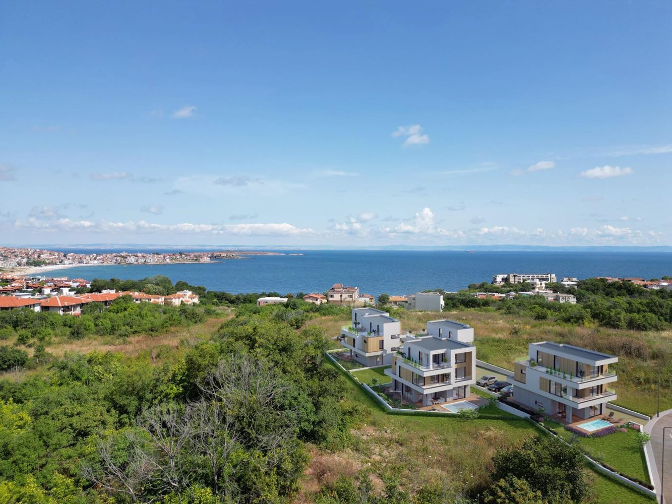 Samostatný třípodlažní dům v butikové rezidenci luxusních domů s panoramatickým výhledem na moře v Budžace – Sozopol