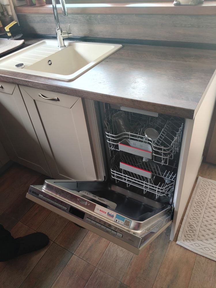 Prostorný třípodlažní rodinný dům v centru Ravdy – komfort, prestiž a plná samostatnost