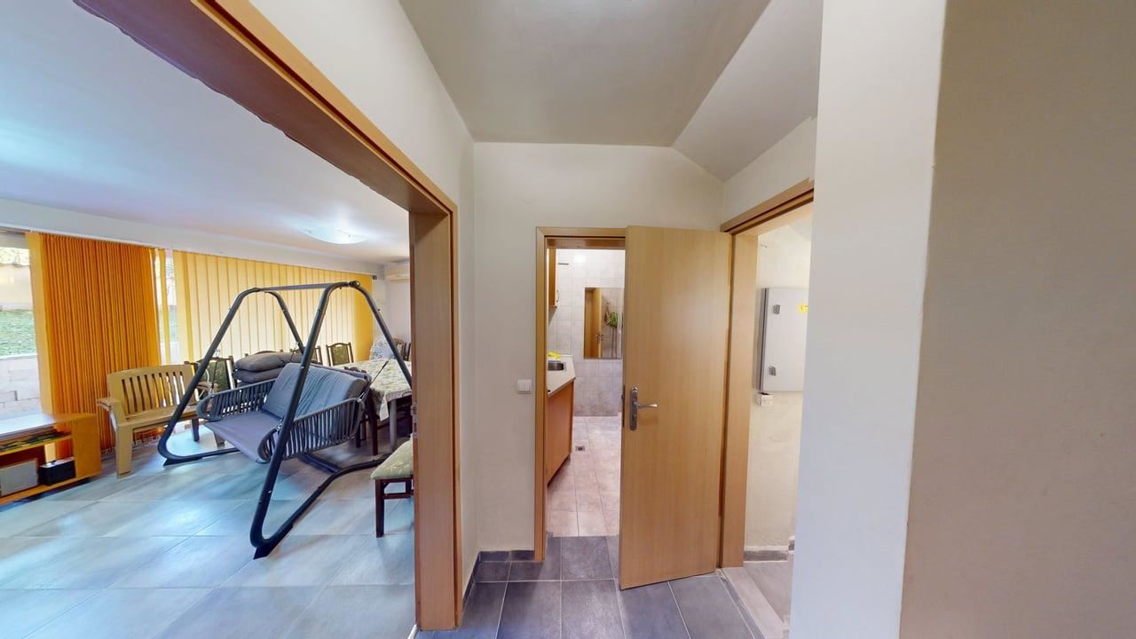 Panoramatický čtyřpatrový dům se 8 ložnicemi a výhledem na moře v letovisku Slunečný břeh – bez poplatku za údržbu