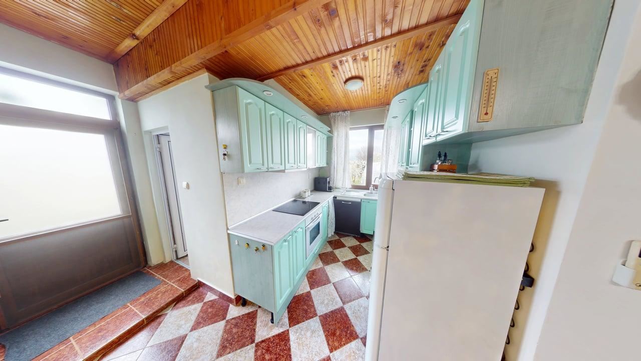 Dvoupodlažní dům ve vesnici Poroj – klid, prostor a pohodlí u moře