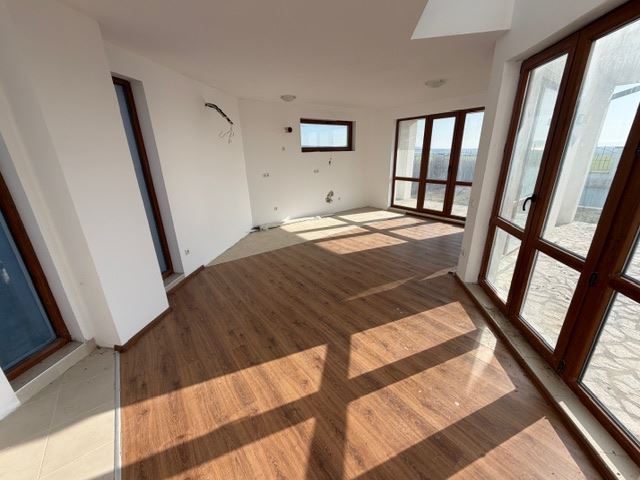 Luxusní dvoupatrový dům s výhledem na moře v Aheloy