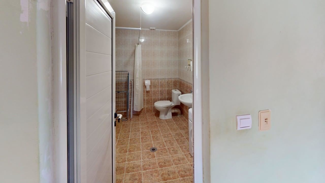 Dvoupodlažní dům ve vesnici Poroj – klid, prostor a pohodlí u moře