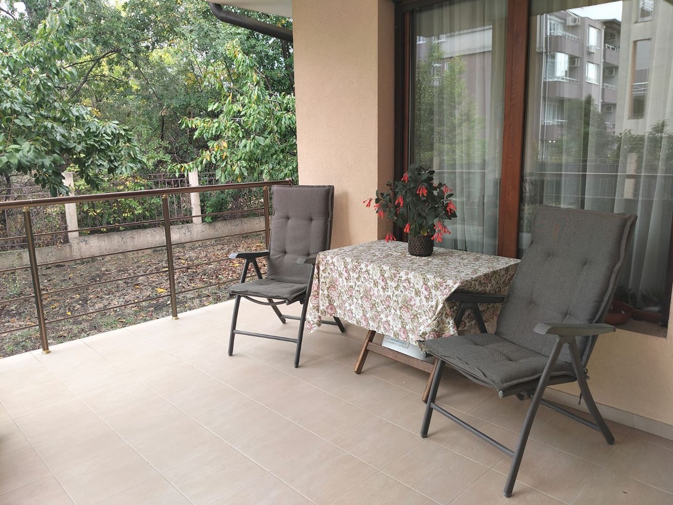 Prostorný třípodlažní rodinný dům v centru Ravdy – komfort, prestiž a plná samostatnost