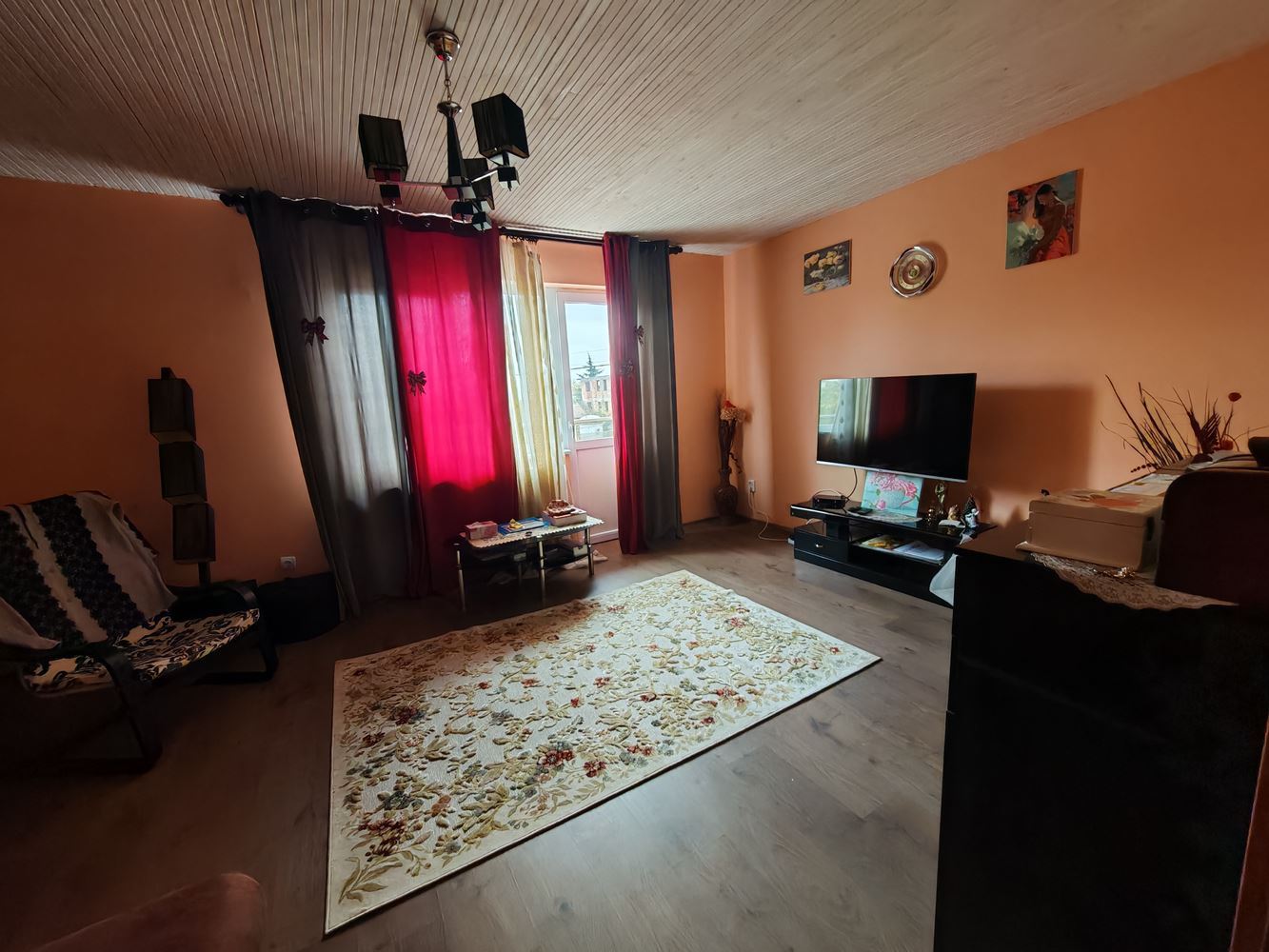 Samostatný dvoupodlažní dům s velkou zahradou a vinicí v obci Poroy – prostor, pohodlí a klid