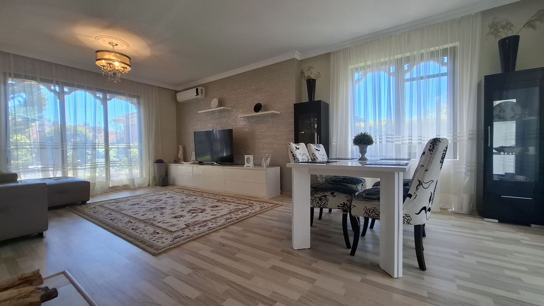 Luxusní dvoupodlažní dům v prestižním komplexu v Pomorie