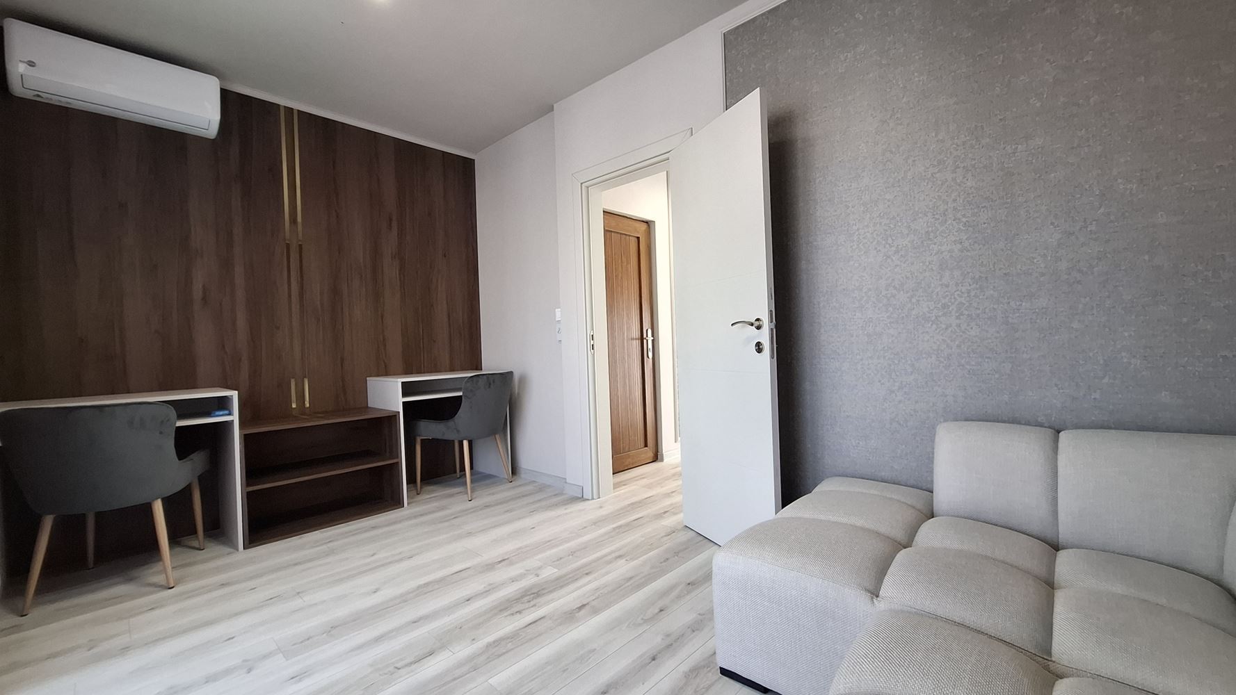 Luxusní třípodlažní townhouse 50 metrů od pláže – zcela nový domov s moderním interiérem a maximálním komfortem