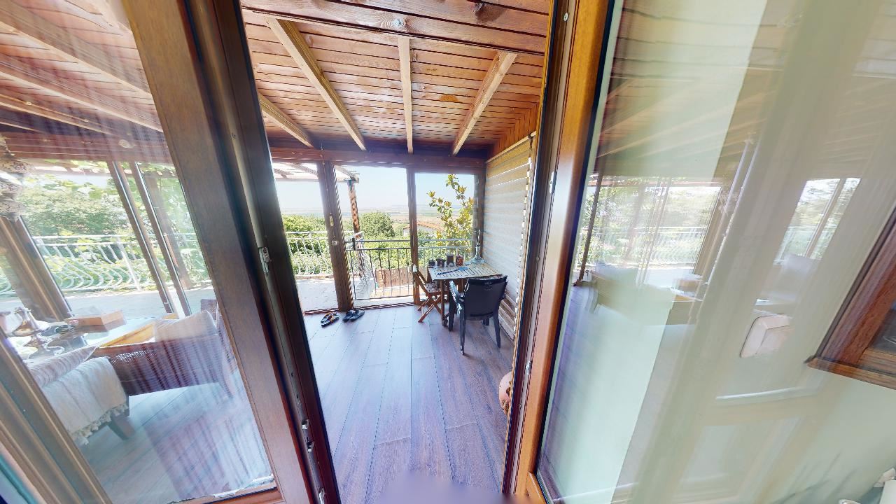 Třípatrový dům s bazénem a panoramatickým výhledem – jen 3 km od Sunny Beach