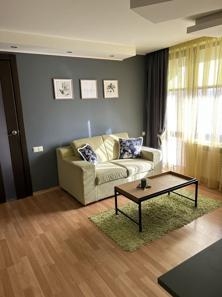 Luxusní dům s bazénem, prostornou zahradou a působivým vybavením ve Varně