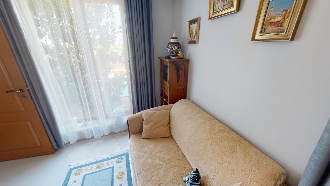 Třípatrový dům s bazénem a panoramatickým výhledem – jen 3 km od Sunny Beach