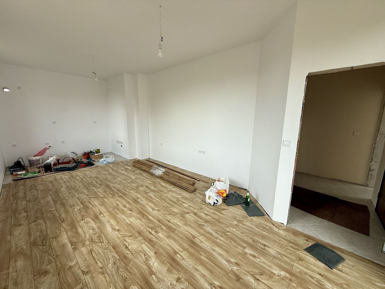 Nový přízemní dům se třemi ložnicemi a vlastní zahradou – komfort, klid a kvalita v blízkosti Slunečného pobřeží