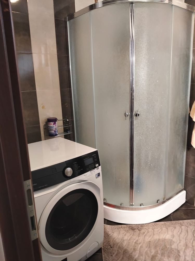 Prostorný třípodlažní rodinný dům v centru Ravdy – komfort, prestiž a plná samostatnost