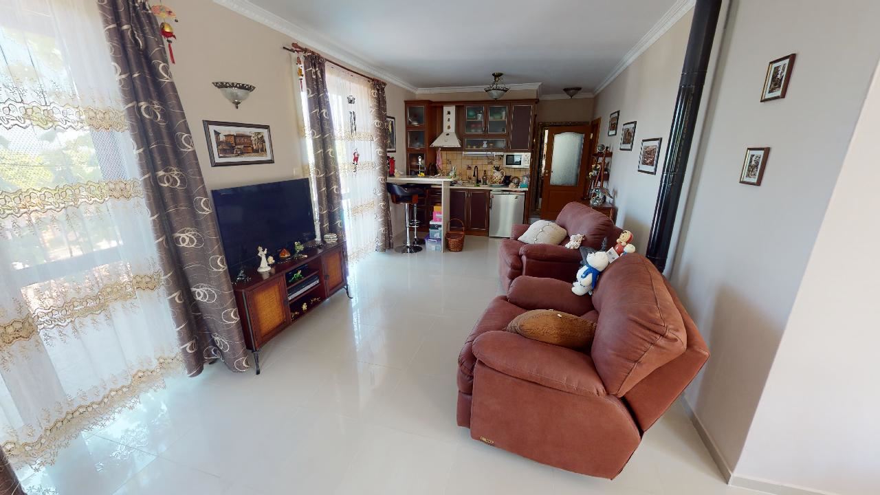 Třípatrový dům s bazénem a panoramatickým výhledem – jen 3 km od Sunny Beach