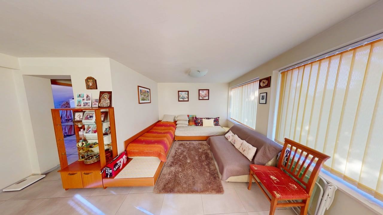 Panoramatický čtyřpatrový dům se 8 ložnicemi a výhledem na moře v letovisku Slunečný břeh – bez poplatku za údržbu