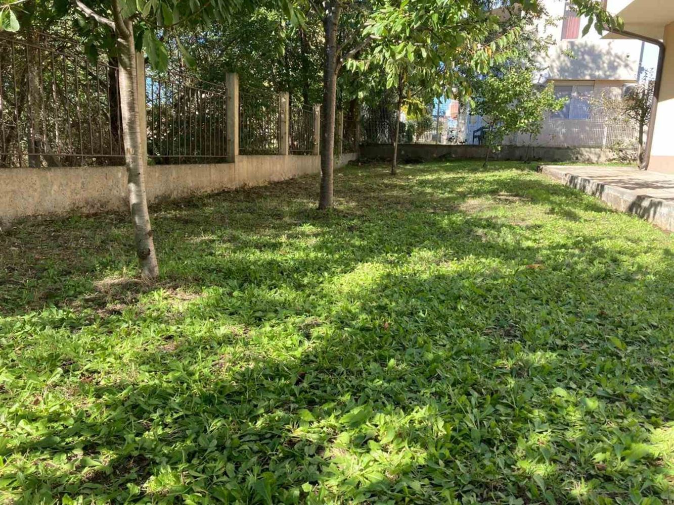 Prostorný třípodlažní rodinný dům v centru Ravdy – komfort, prestiž a plná samostatnost