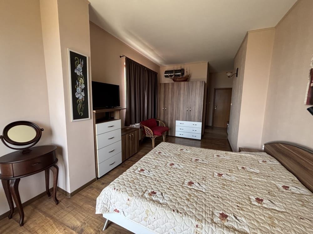 Samostatně stojící dům s panoramatickým výhledem na moře a vlastním pozemkem ve Sveti Vlas