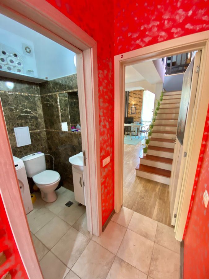 Dům s připraveným podnikáním v Primorsku – úspěšný rodinný hotel nebo útulný dům u moře s prokázaným příjmem