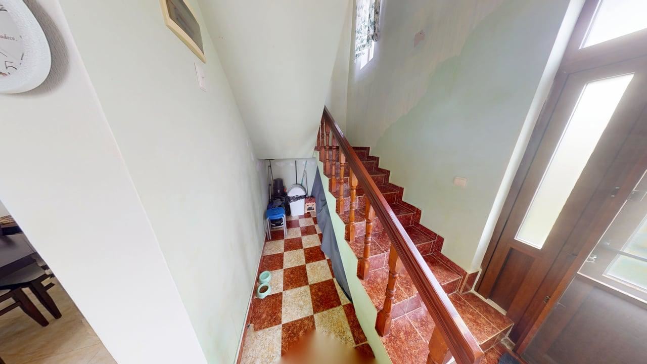 Dvoupodlažní dům ve vesnici Poroj – klid, prostor a pohodlí u moře