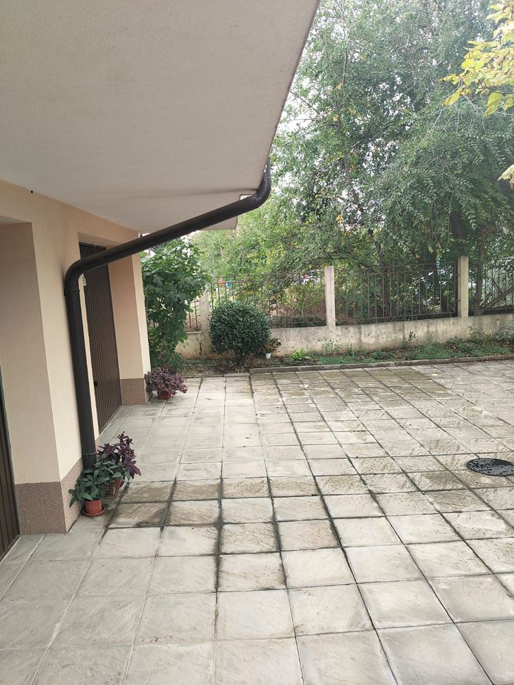 Prostorný třípodlažní rodinný dům v centru Ravdy – komfort, prestiž a plná samostatnost