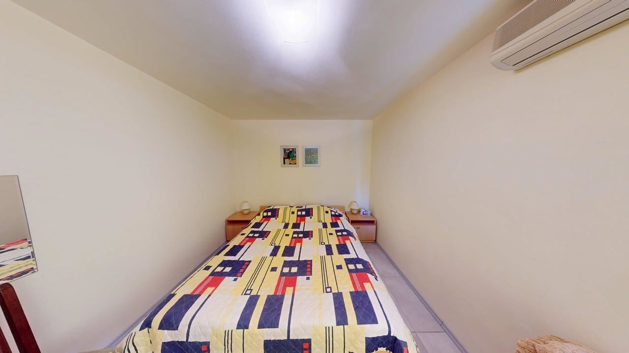 Panoramatický čtyřpatrový dům se 8 ložnicemi a výhledem na moře v letovisku Slunečný břeh – bez poplatku za údržbu