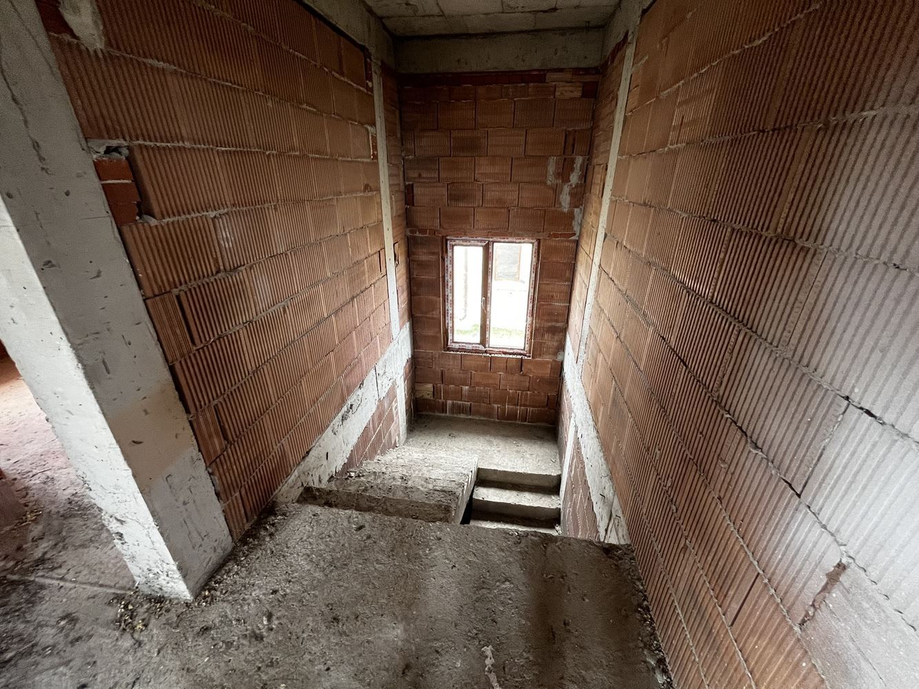 Dvoupodlažní dům se zahradou a výhledem na moře mezi Sarafovem a Pomorím – bez poplatku za údržbu