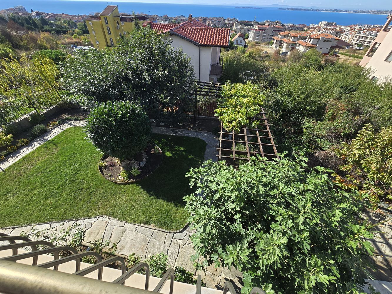 Samostatně stojící dům s panoramatickým výhledem na moře a vlastním pozemkem ve Sveti Vlas
