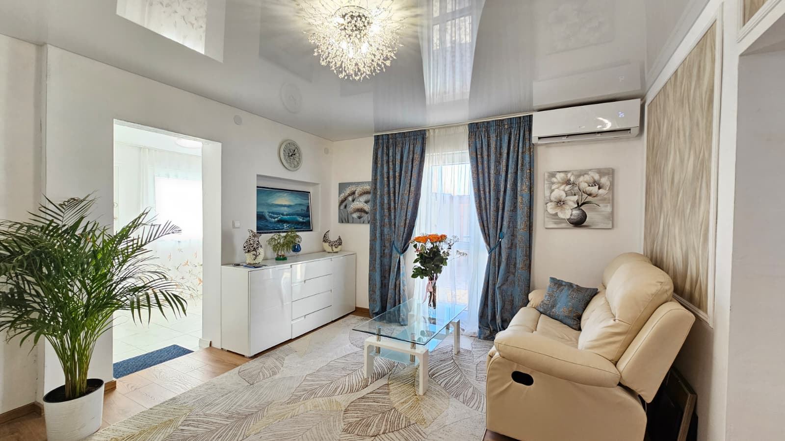 Výjimečný přízemní dům s prostornou zahradou v klidné vesnici Kosharitsa