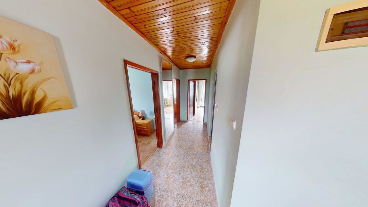 Dvoupodlažní dům ve vesnici Poroj – klid, prostor a pohodlí u moře