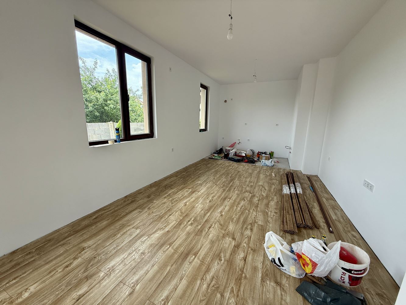Nový přízemní dům se třemi ložnicemi a vlastní zahradou – komfort, klid a kvalita v blízkosti Slunečného pobřeží