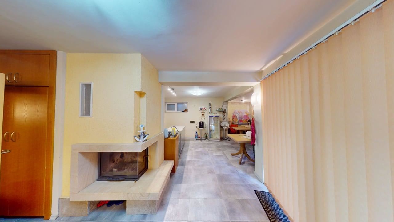 Panoramatický čtyřpatrový dům se 8 ložnicemi a výhledem na moře v letovisku Slunečný břeh – bez poplatku za údržbu